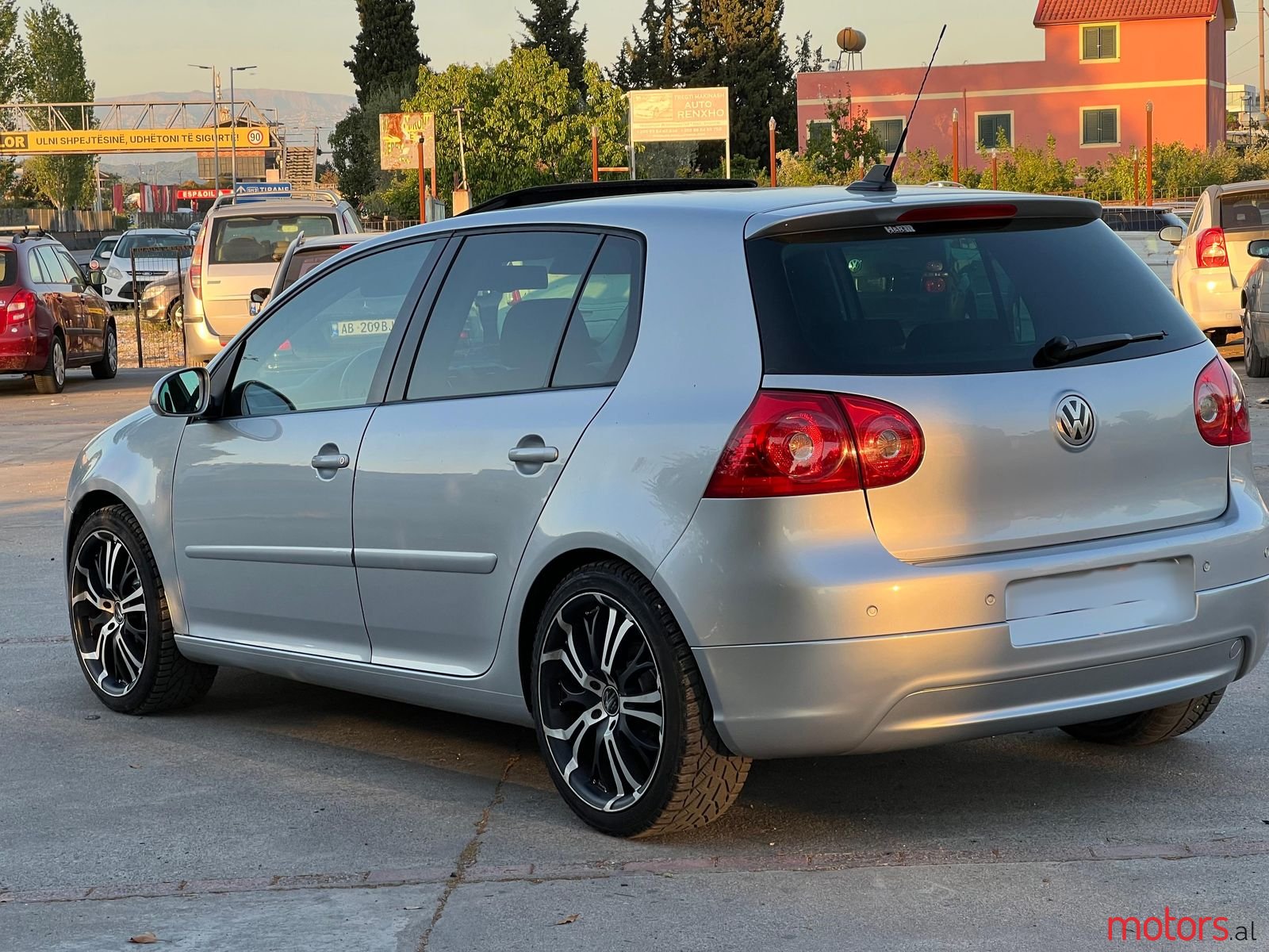2008' Volkswagen Golf photo #4