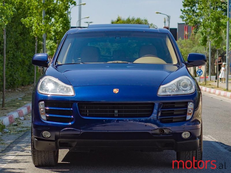 2010' Porsche Cayenne photo #3