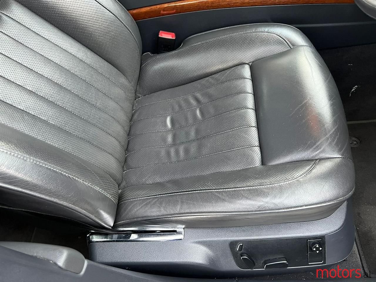 2013' Volkswagen Phaeton photo #3