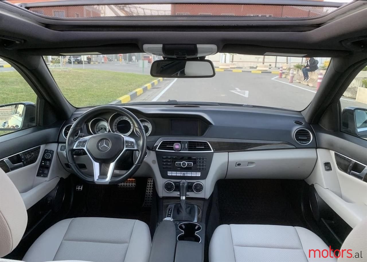 2012' Mercedes-Benz C 300 photo #4