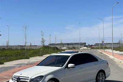 2012' Mercedes-Benz C 300