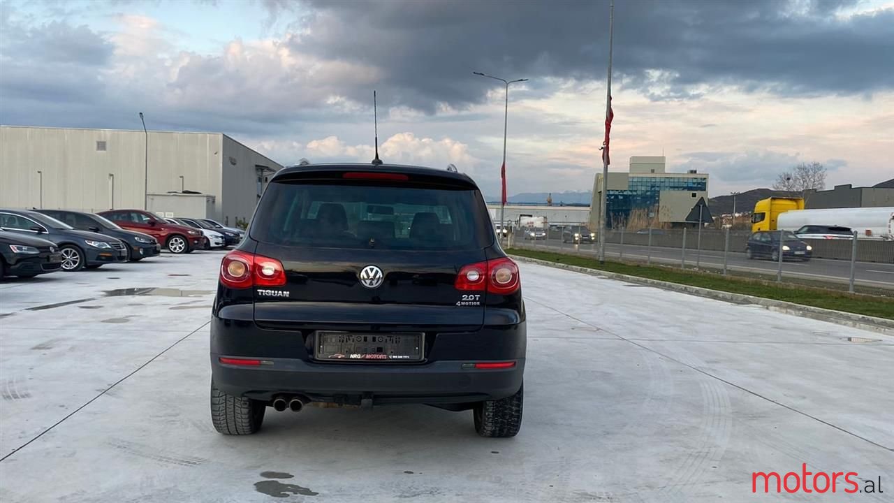 2010' Volkswagen Tiguan photo #6