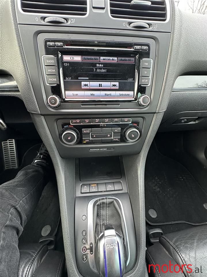 2011' Volkswagen Golf photo #2