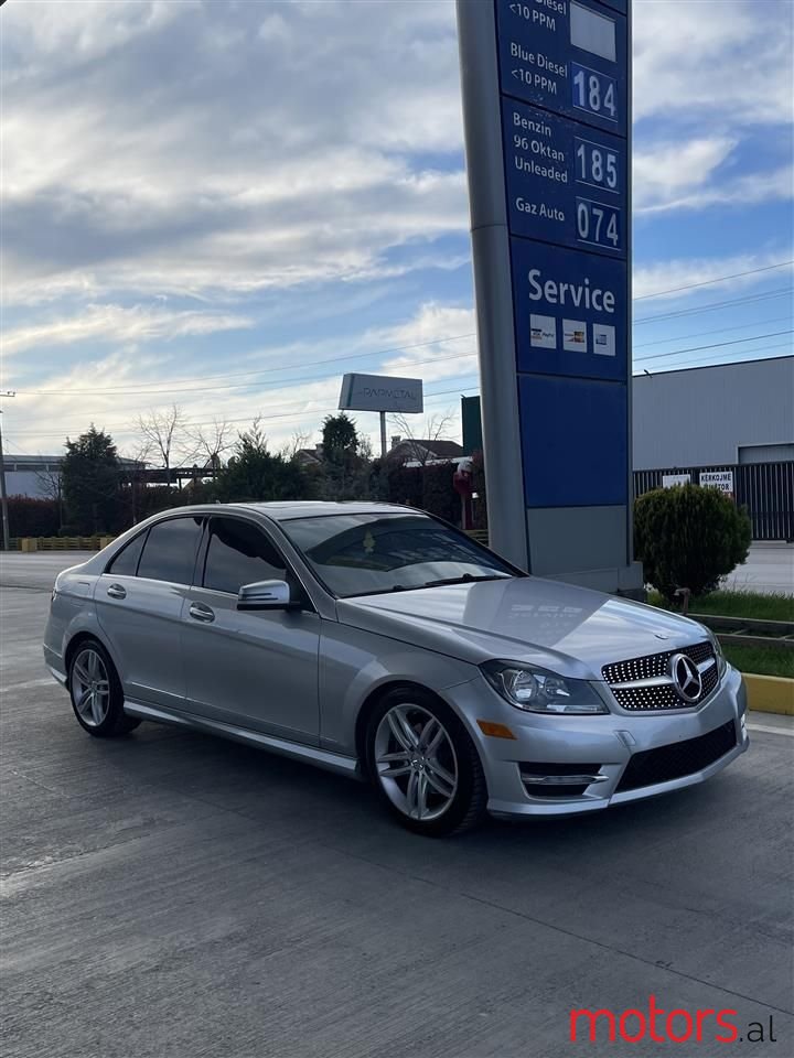 2012' Mercedes-Benz C 300 photo #2