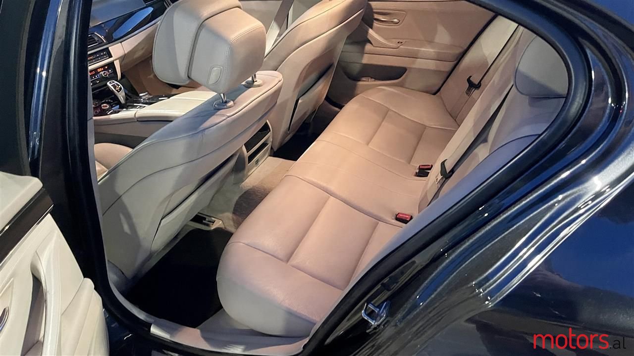 2012' BMW 520 photo #5