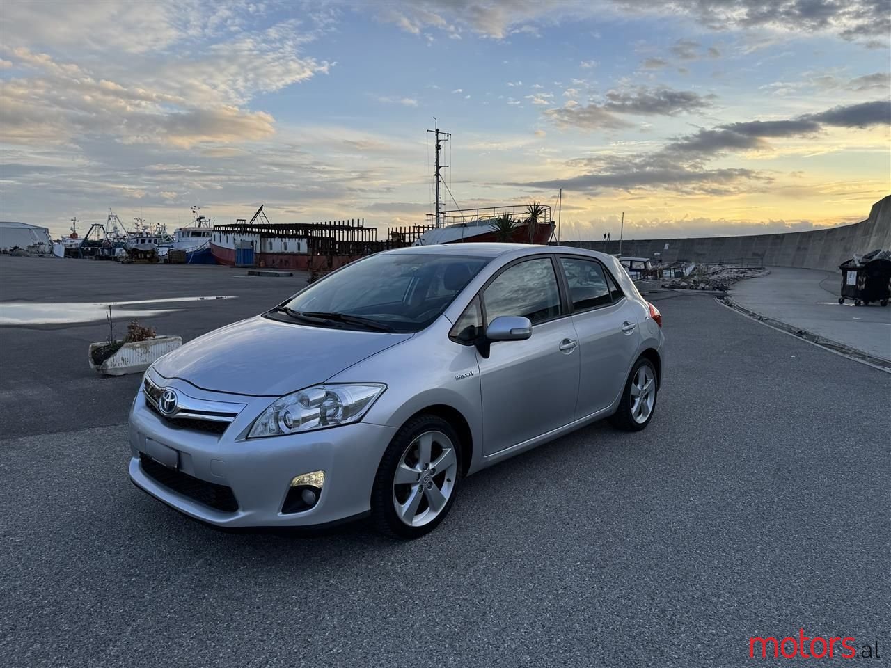 2011' Toyota Auris photo #1