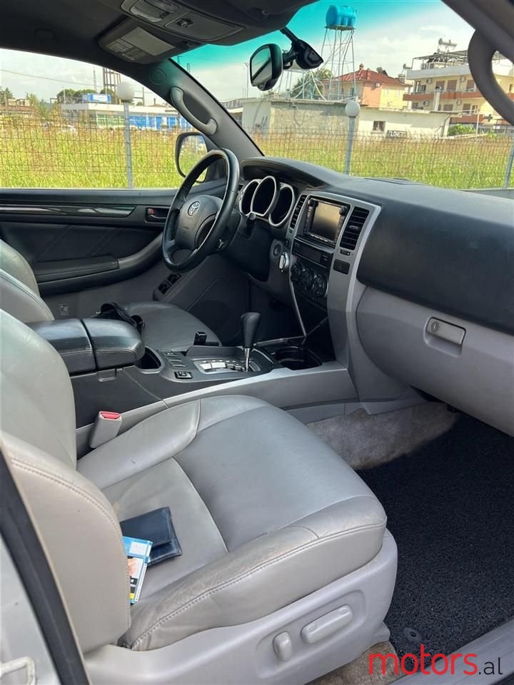 2005' Toyota 4Runner photo #2