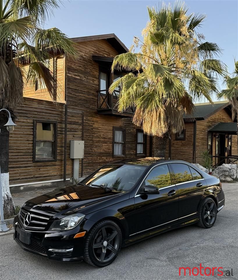 2012' Mercedes-Benz 300 photo #4