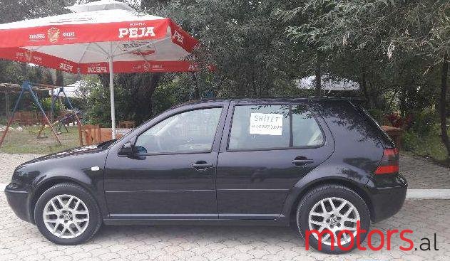 2002' Volkswagen Golf photo #1