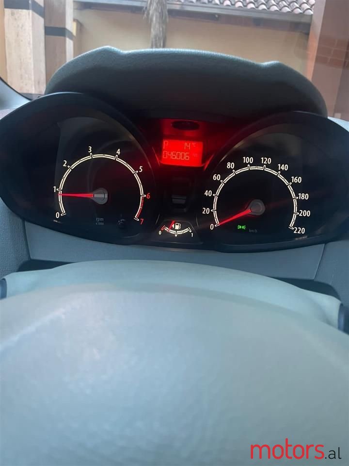 2010' Ford Fiesta photo #2