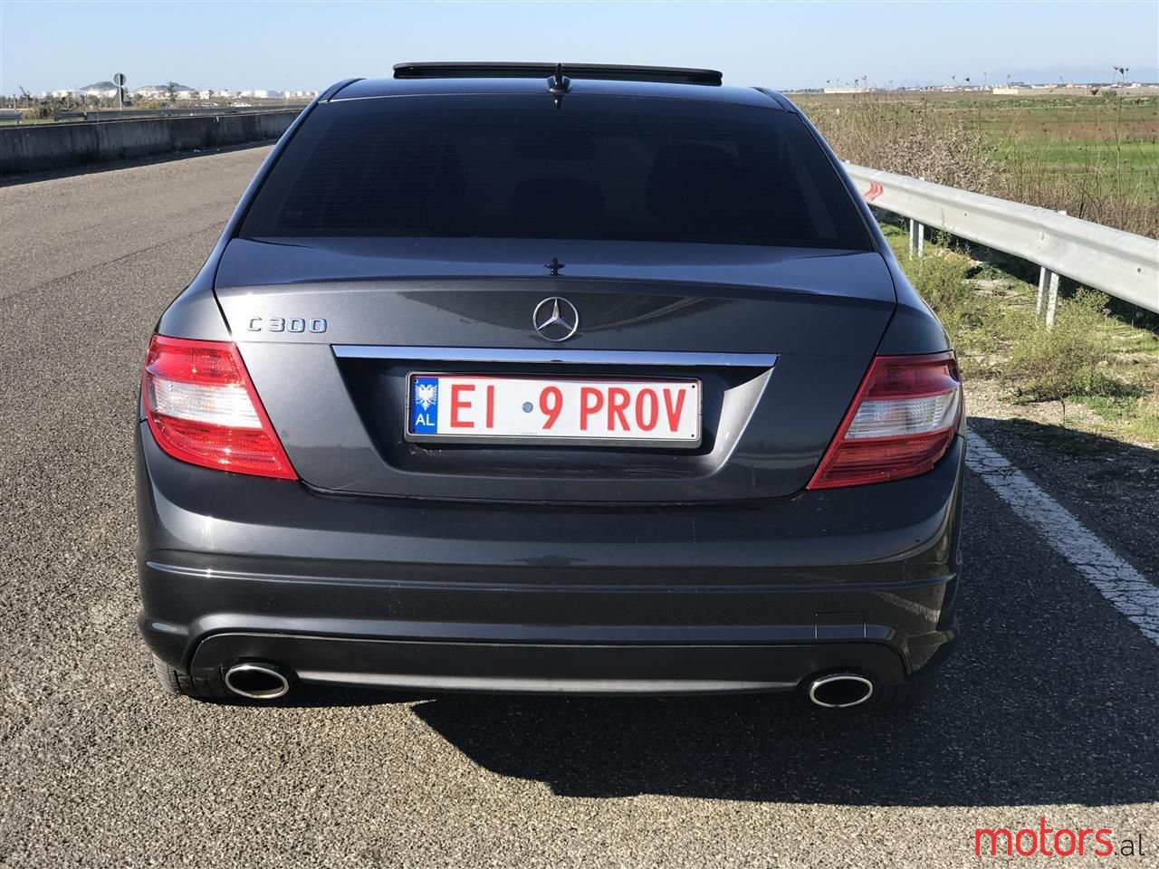 2011' Mercedes-Benz C 300 photo #3