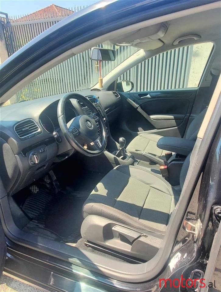 2010' Volkswagen Golf photo #4