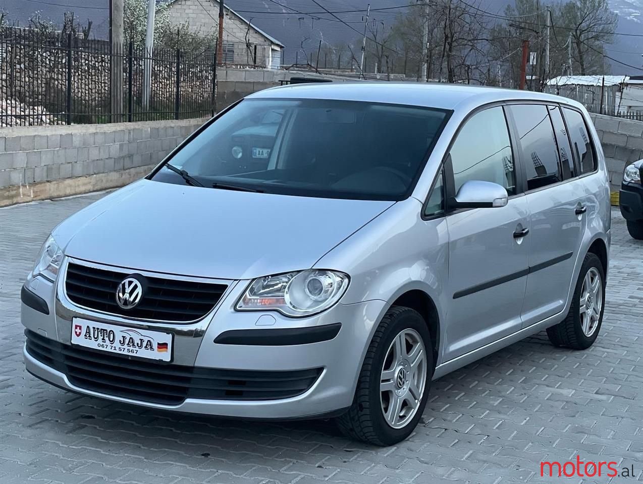 2008' Volkswagen Touran photo #1