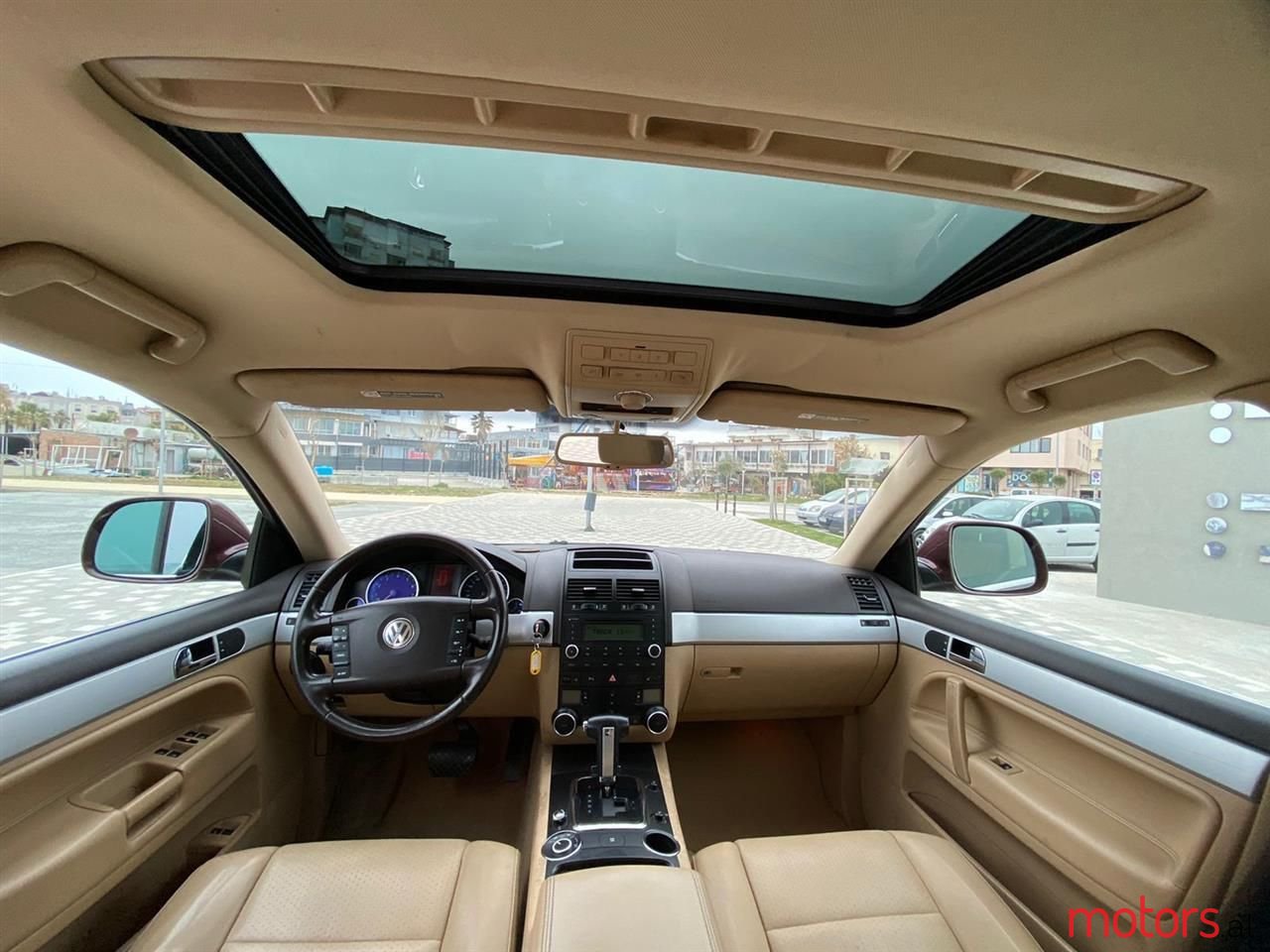 2009' Volkswagen Touareg photo #5