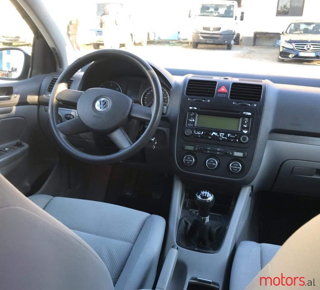 2004' Volkswagen Golf photo #7