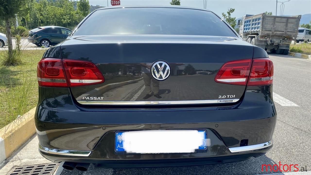 2013' Volkswagen Passat photo #6