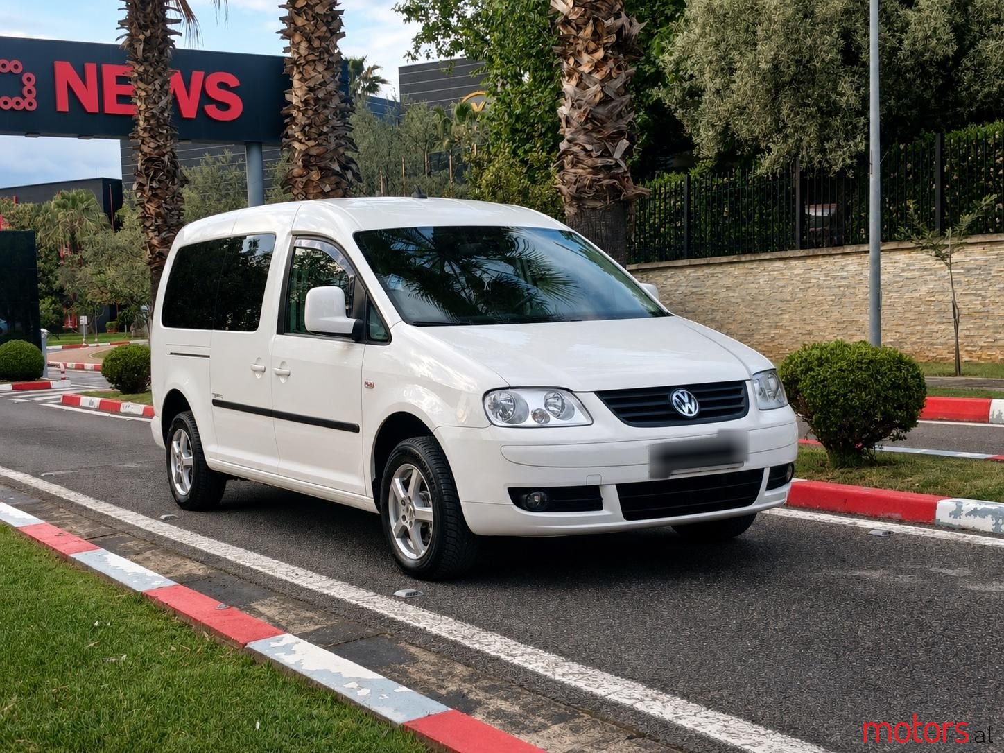 2010' Volkswagen Caddy photo #1