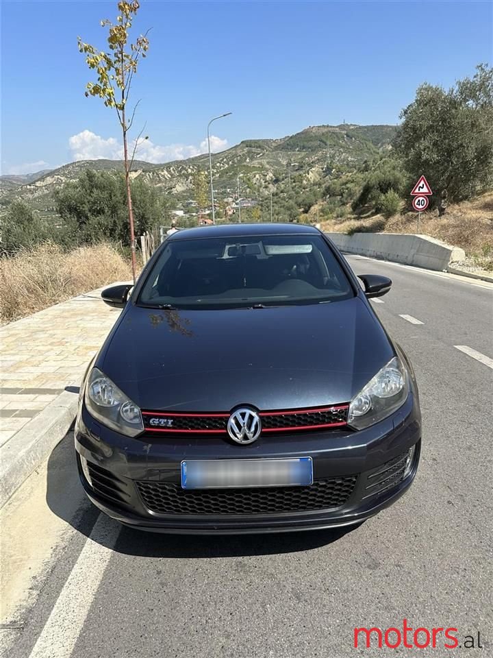 2010' Volkswagen Golf photo #5