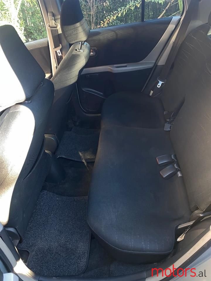 2008' Toyota Yaris photo #5