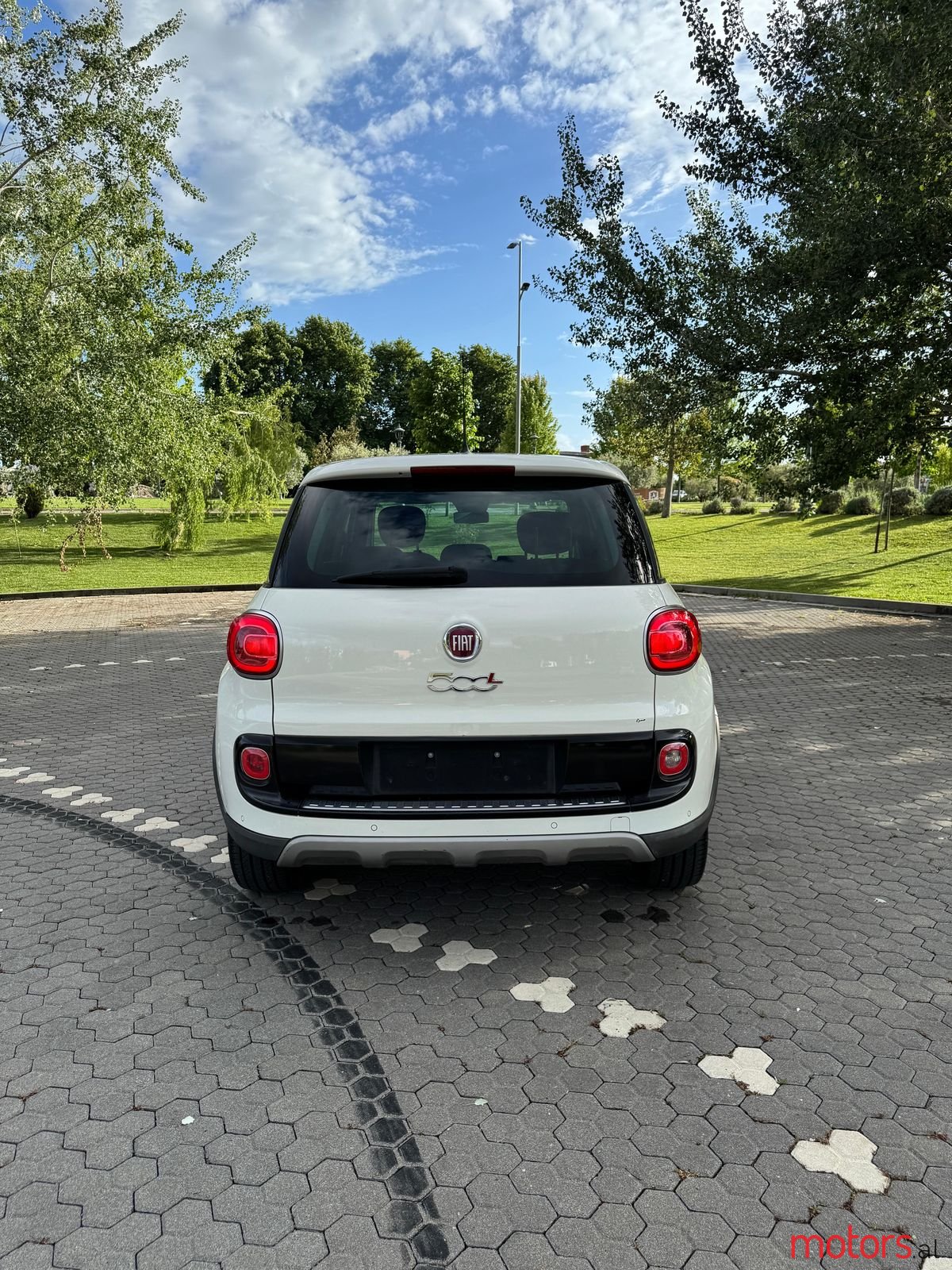 2015' Fiat 500L photo #6