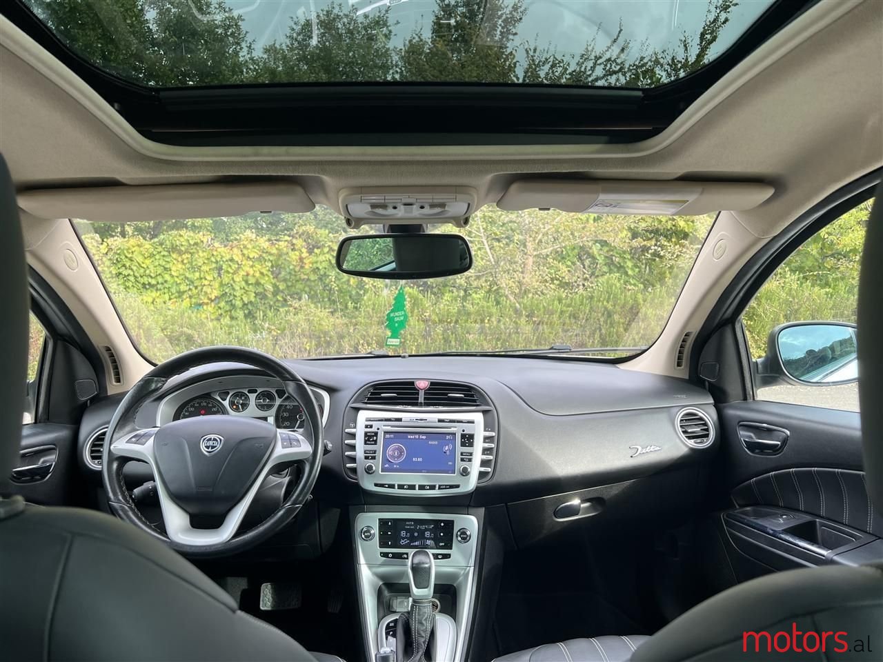 2010' Lancia Delta photo #2