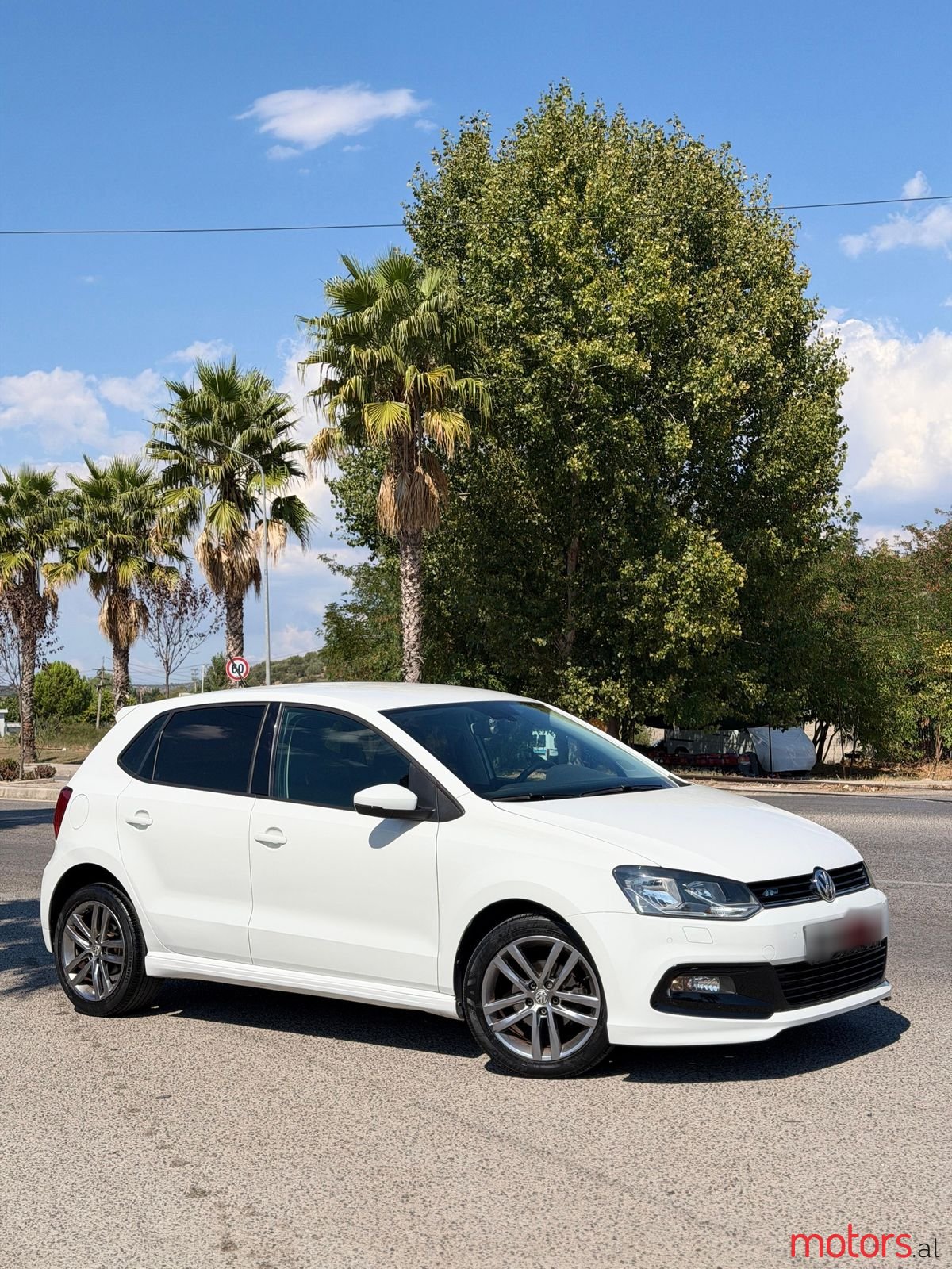 2015' Volkswagen Polo photo #1