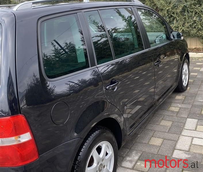 2006' Volkswagen Touran photo #5