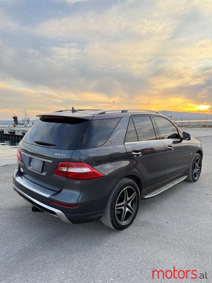 2012' Mercedes-Benz 350 photo #2