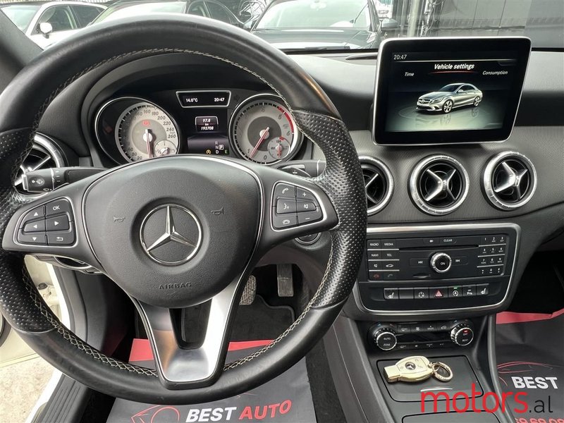 2015' Mercedes-Benz CLA 200 photo #3