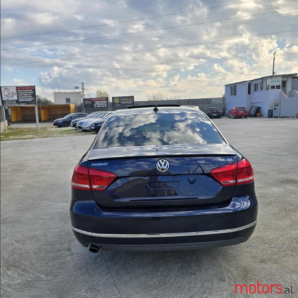 2012' Volkswagen Passat photo #4
