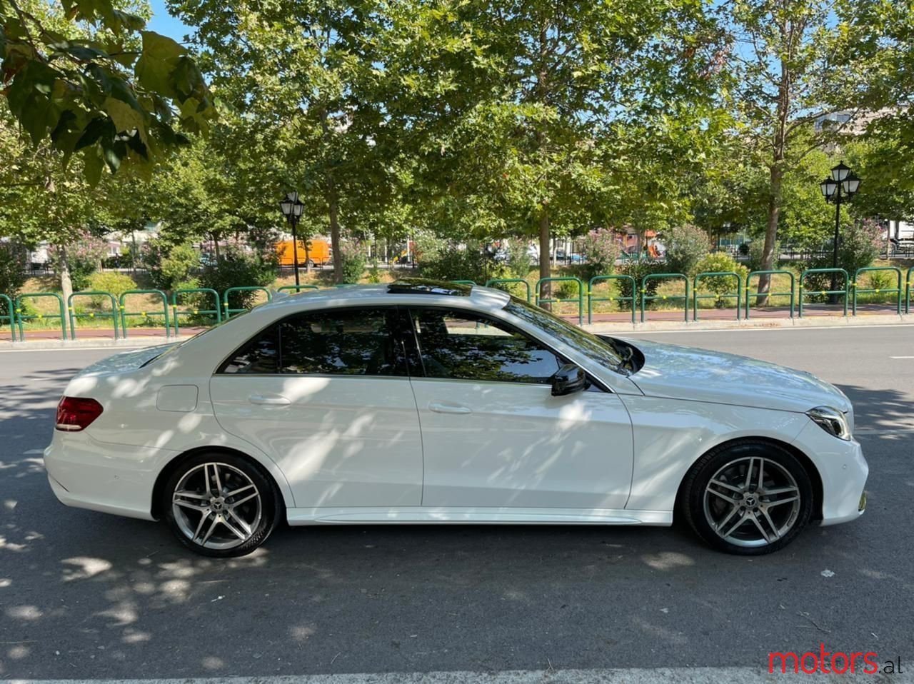 2014' Mercedes-Benz E 350 photo #1
