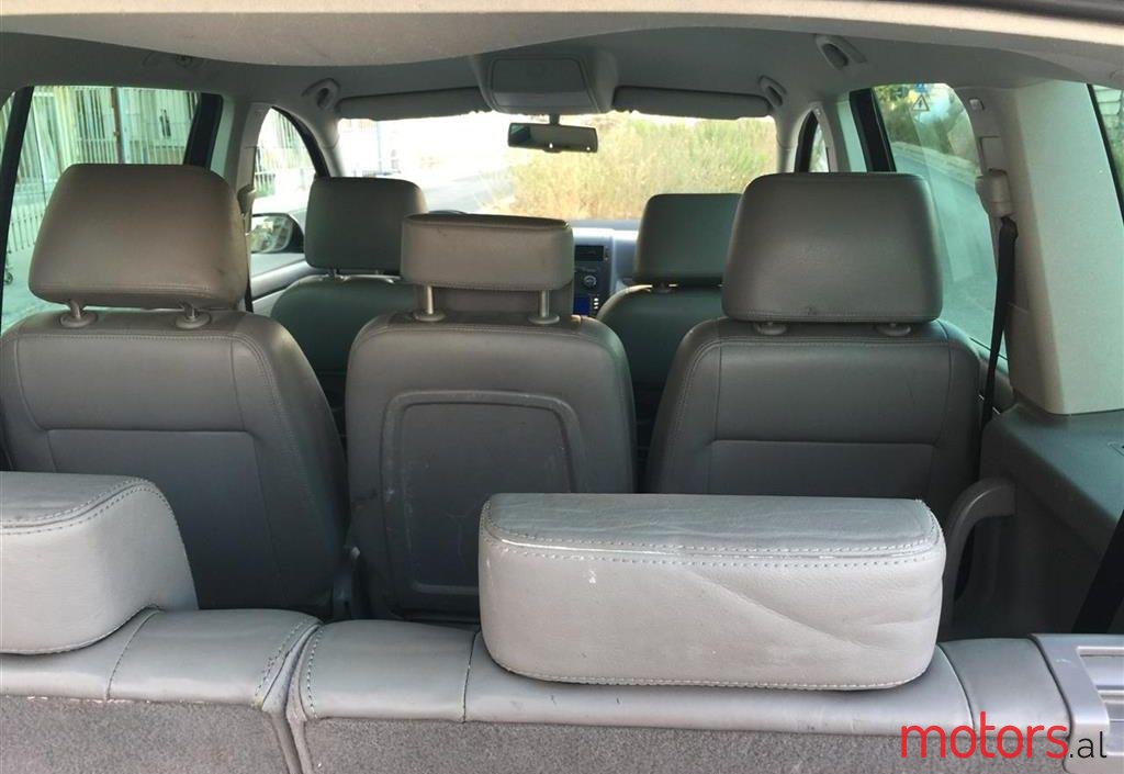 2005' Volkswagen Touran photo #2