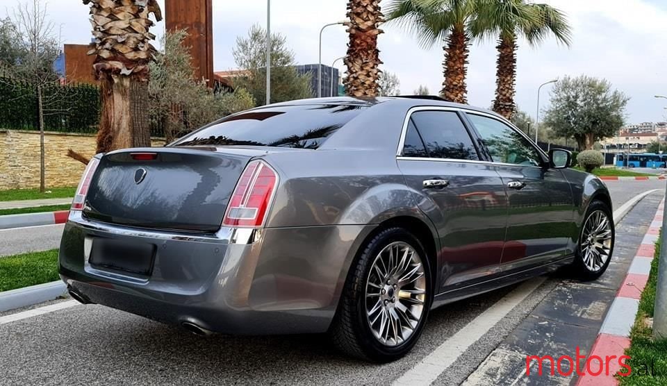 2012' Lancia Thema photo #6