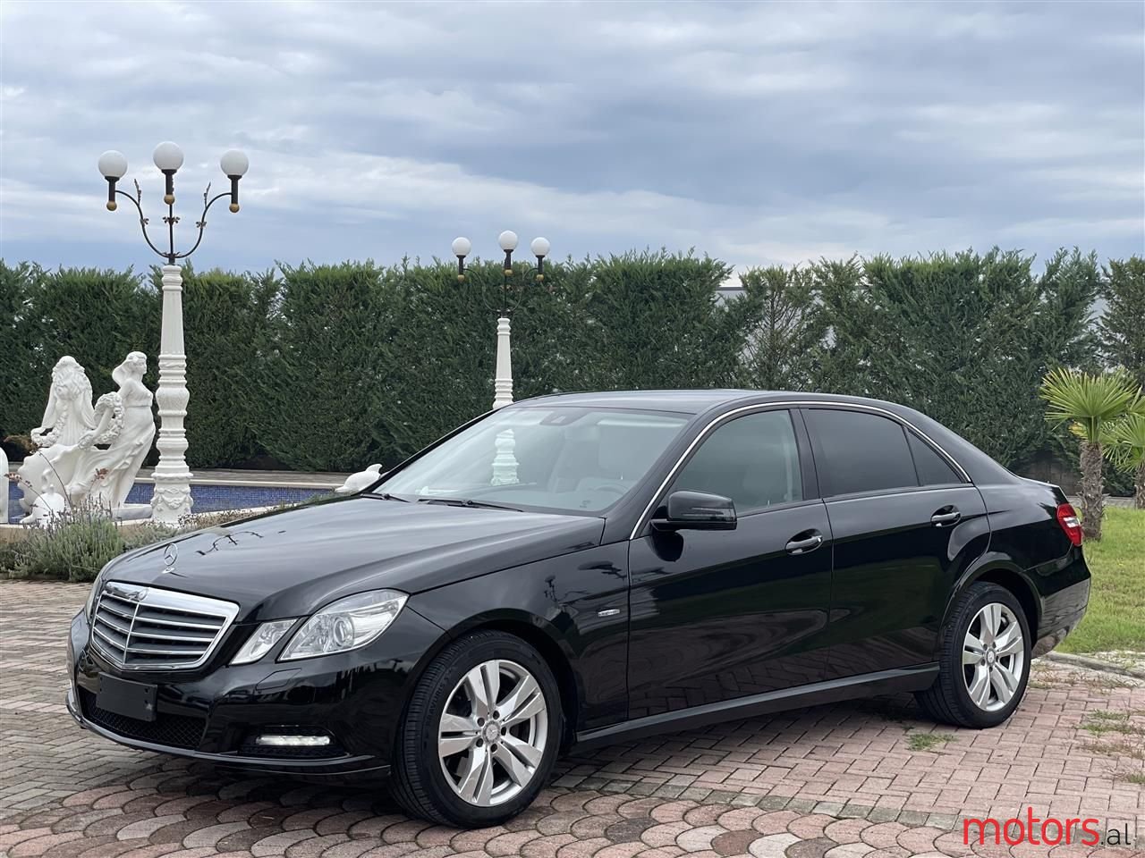 2011' Mercedes-Benz E 250 photo #2