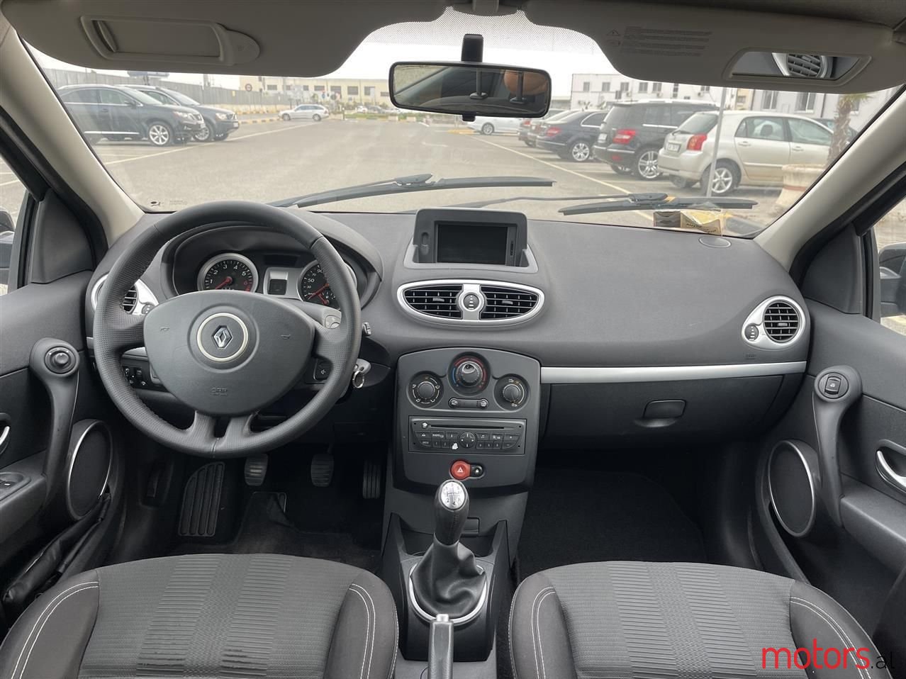 2009' Renault Clio photo #5