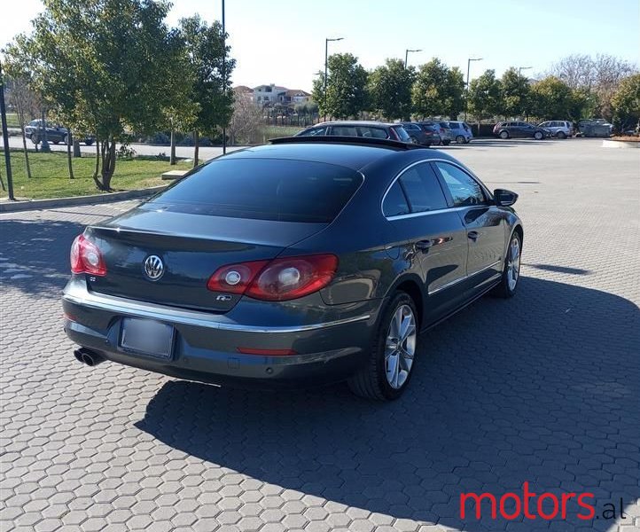 2010' Volkswagen Passat photo #4