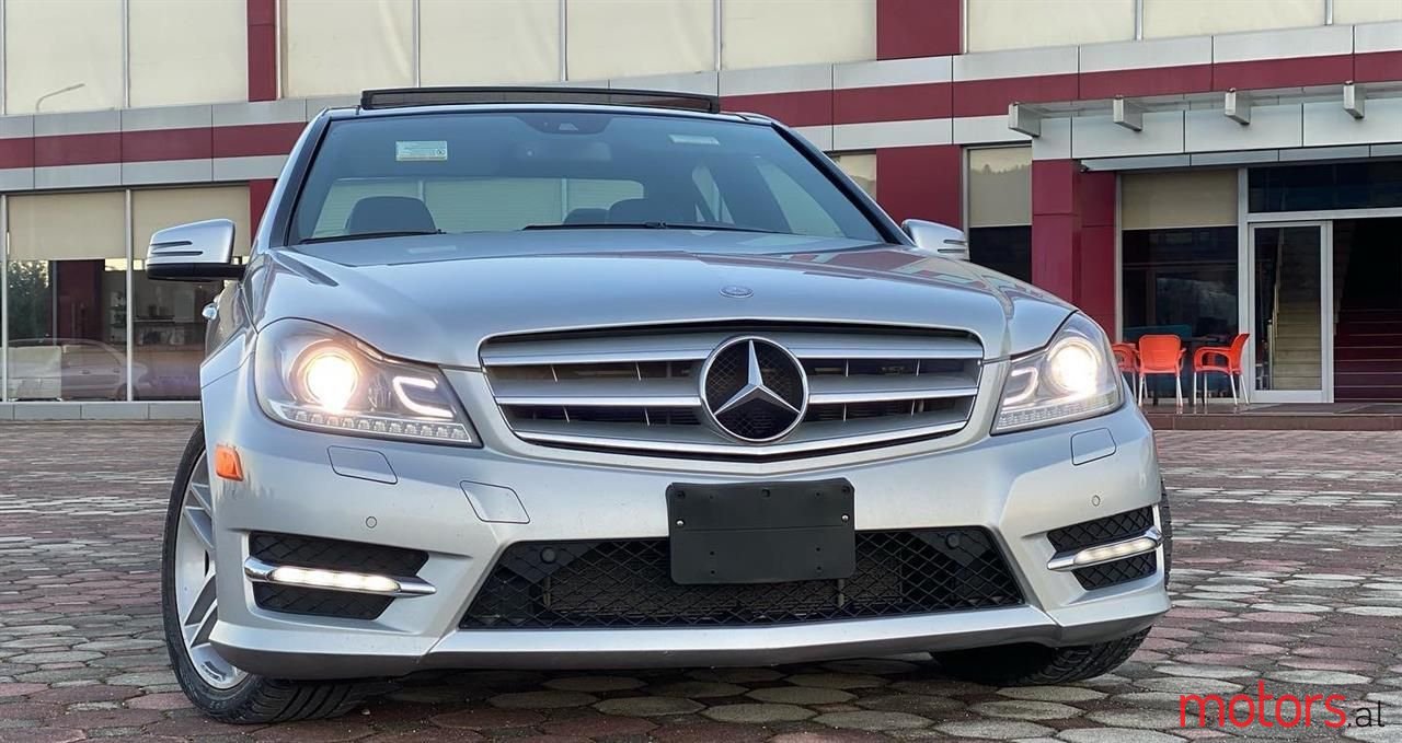 2012' Mercedes-Benz C 300 photo #3