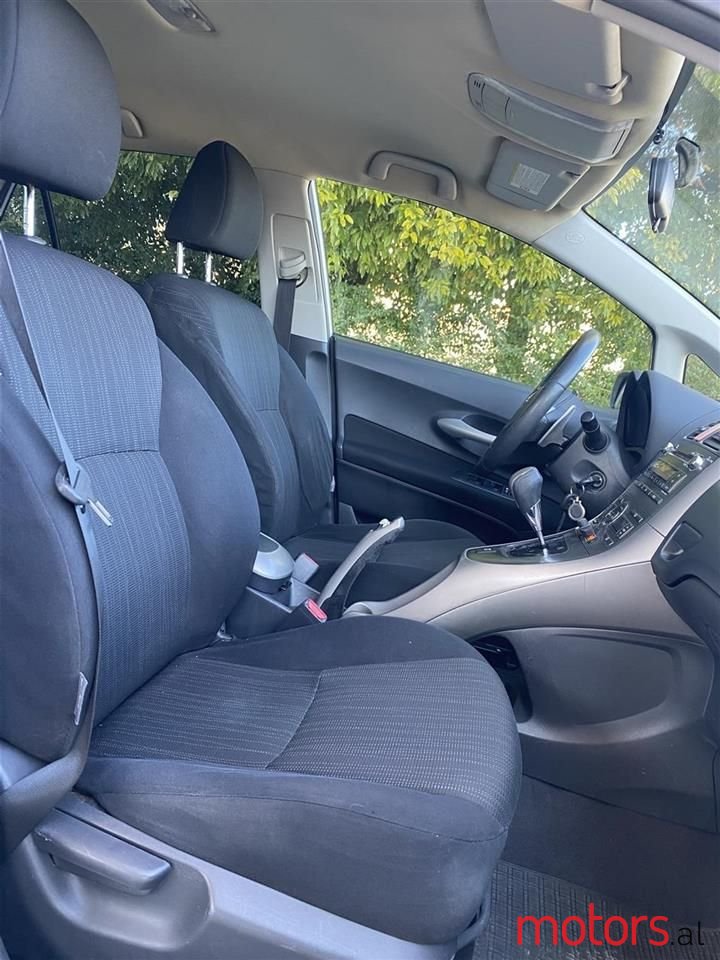 2007' Toyota Auris photo #3