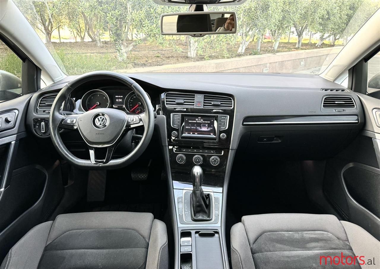 2014' Volkswagen Golf photo #3