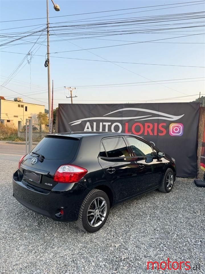 2011' Toyota Auris photo #4