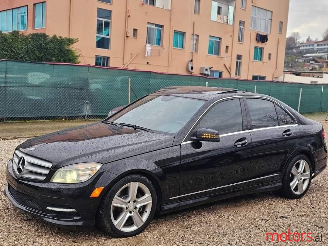 2011' Mercedes-Benz C 300 photo #1