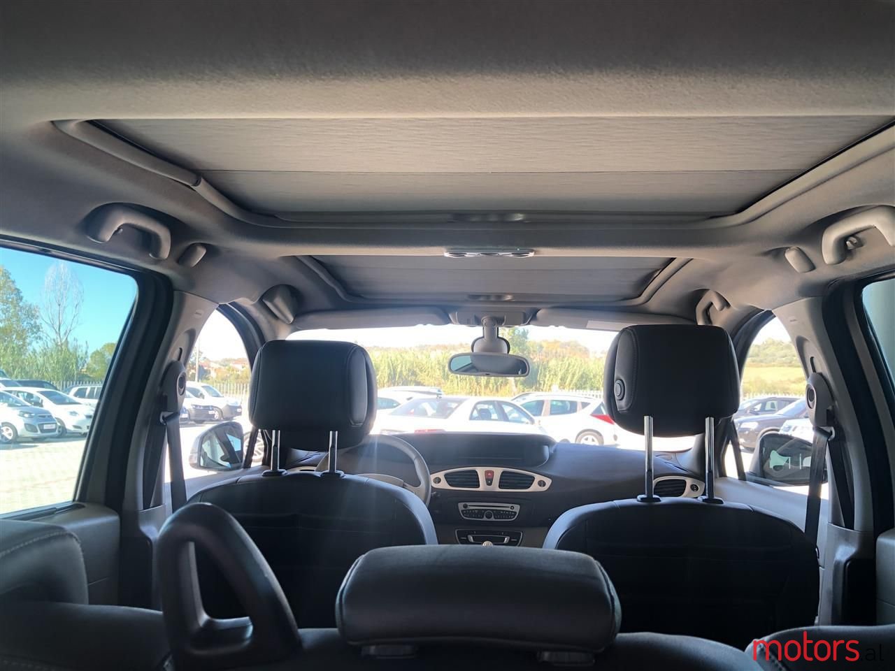 2009' Renault Scenic photo #2