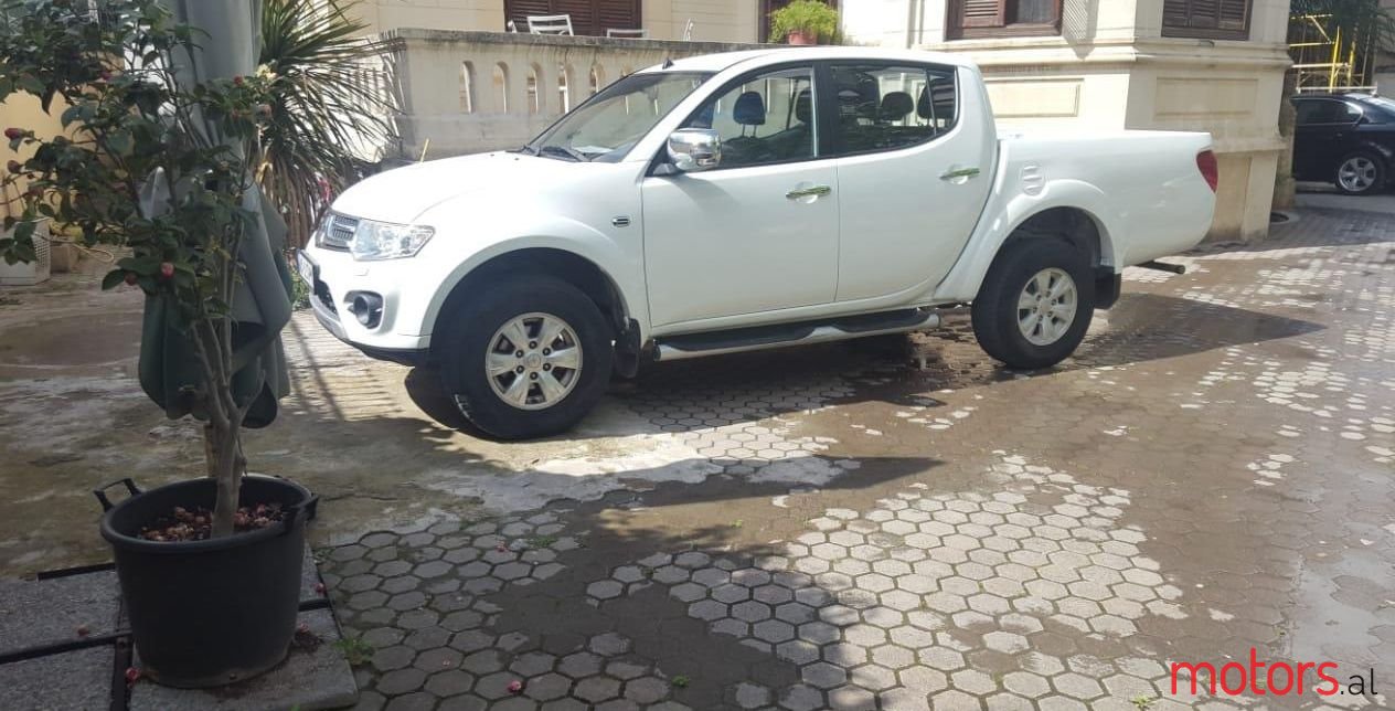 2015' Mitsubishi L200 photo #1