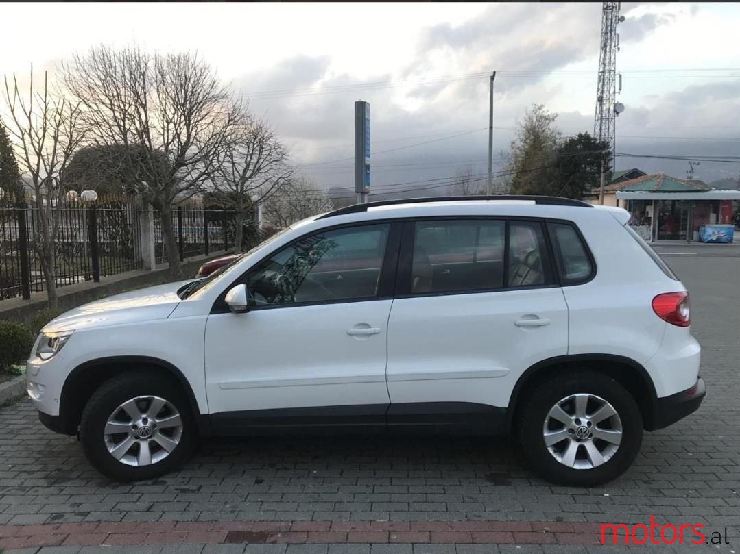 2009' Volkswagen Tiguan photo #3