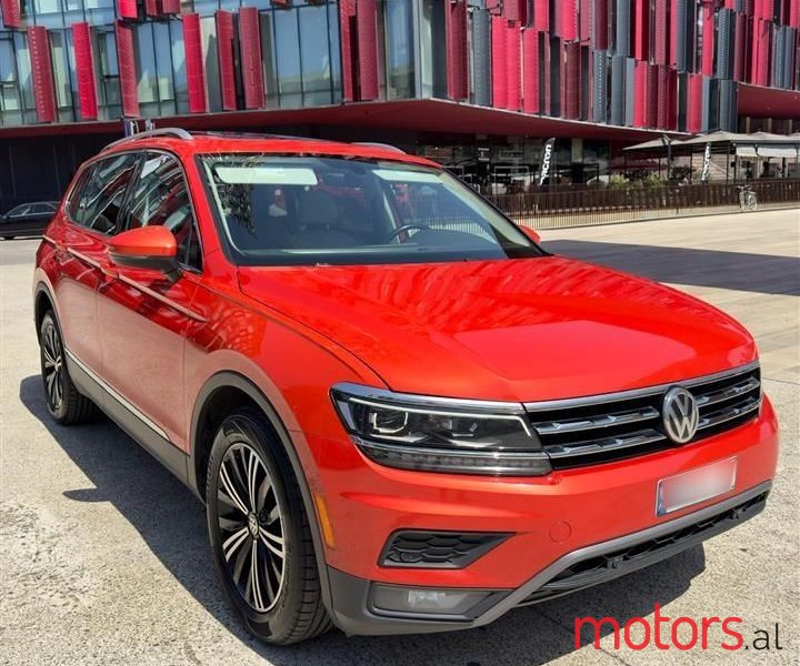 2018' Volkswagen Tiguan photo #1