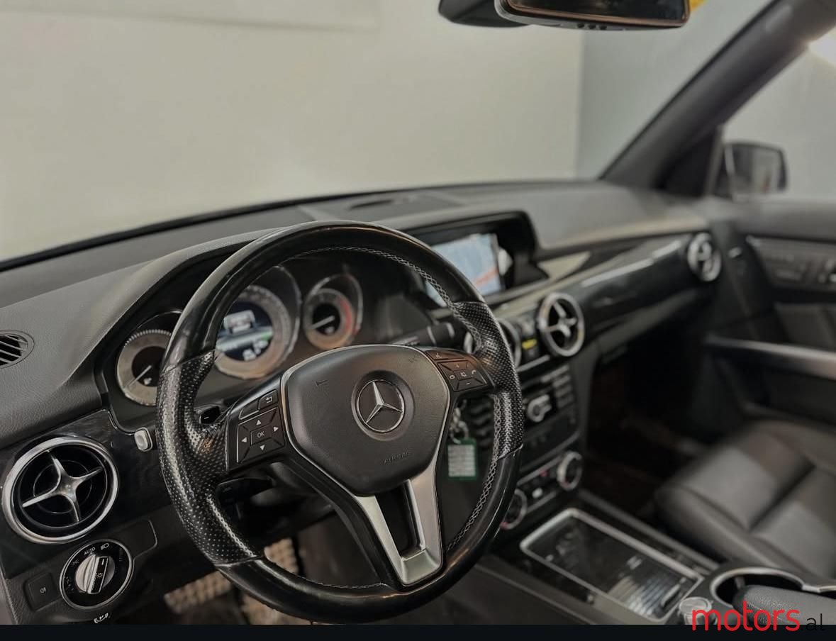 2014' Mercedes-Benz GLK 250 photo #6