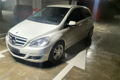 2011' Mercedes-Benz B 180