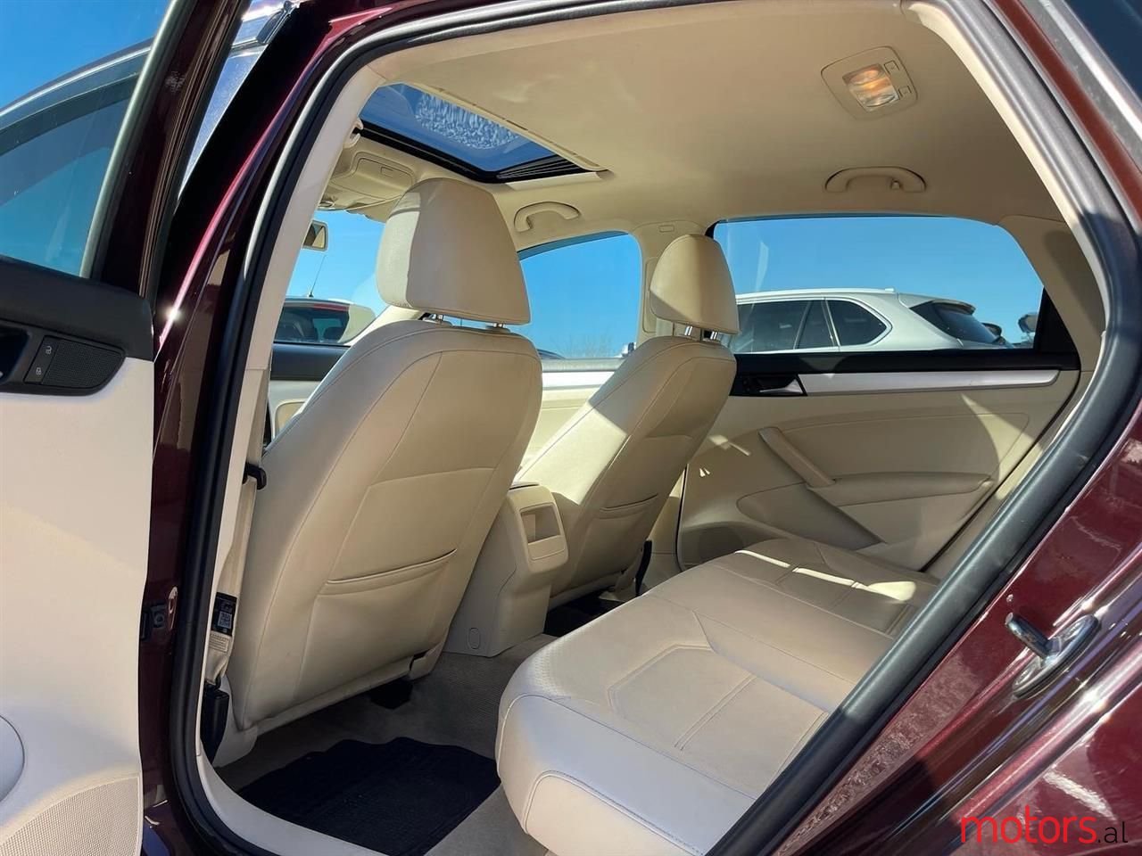 2012' Volkswagen Passat photo #6