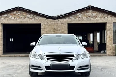 2012' Mercedes-Benz E 220