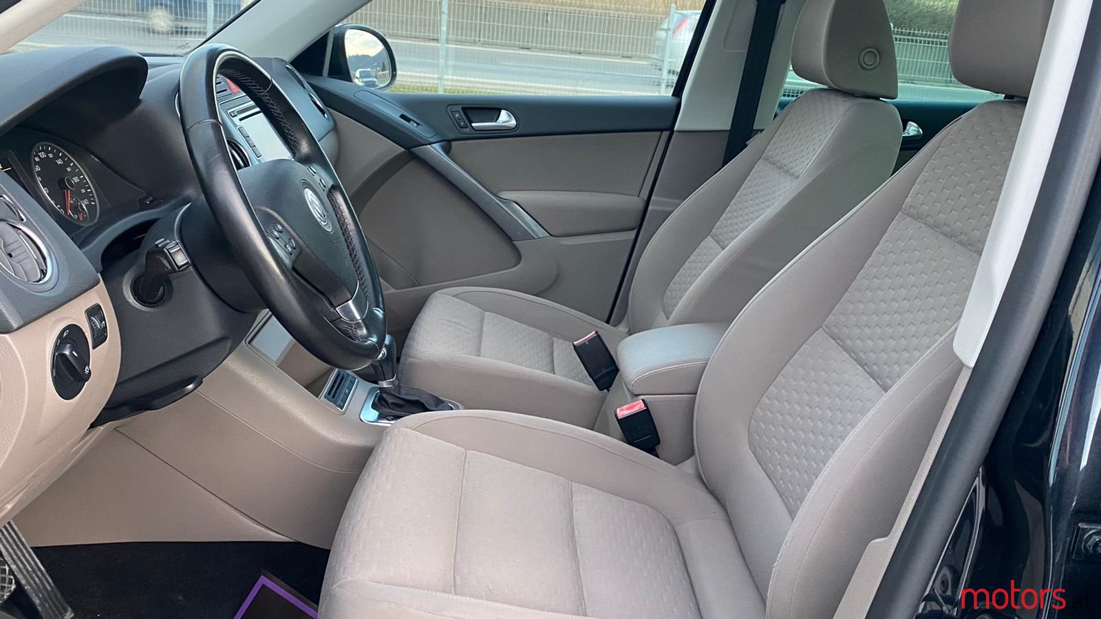 2010' Volkswagen Tiguan photo #6